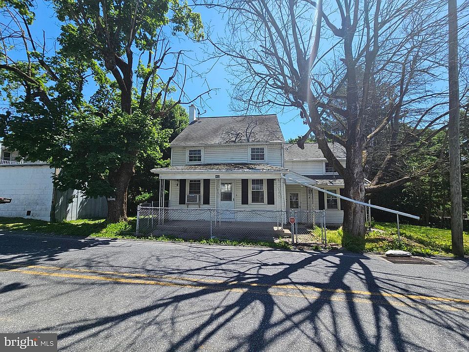 1st image of 902 Miller St
