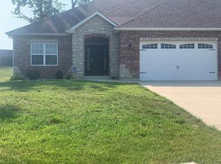 428 Legacy Ln, Villa Ridge, MO 63089