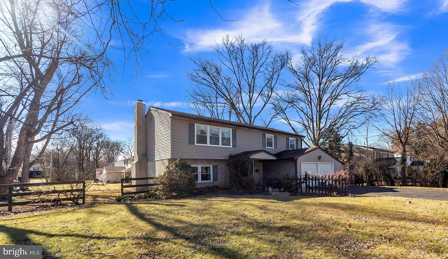 331 Woodbine Ave photo 1