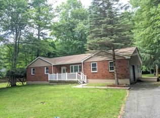 9 Junco Ln, Albrightsville, PA 18210