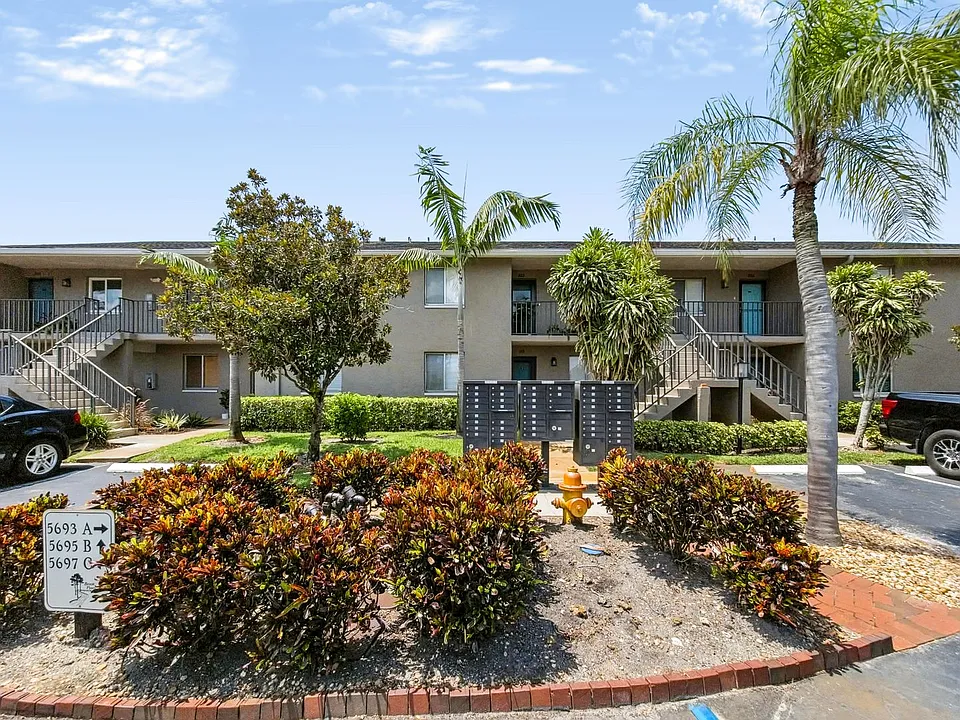 5693 Rattlesnake Hammock Rd #203