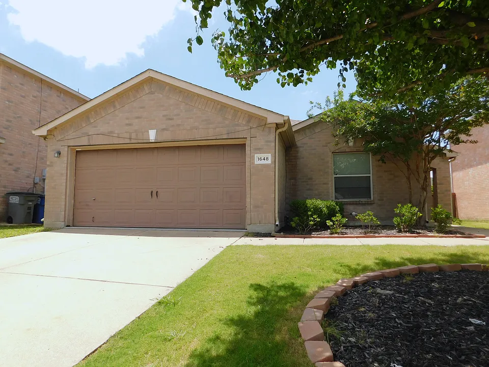 1648 Crown Point Dr
