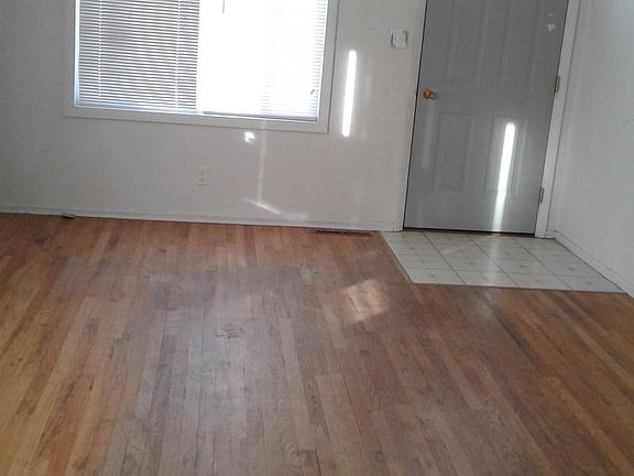 4th image of 601 E Madison Ave