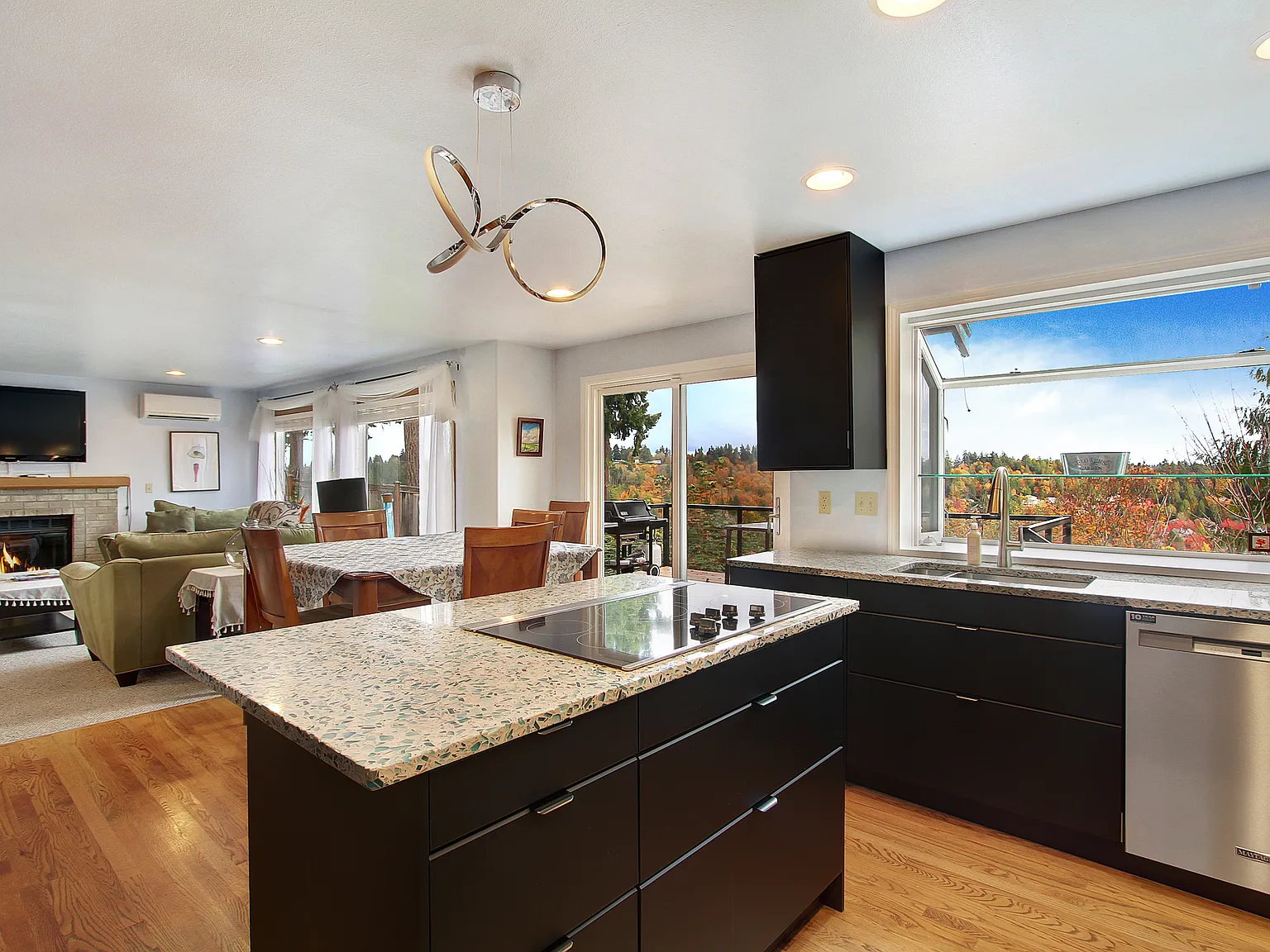 3 bed, 1998 sqft, $5,295 — Photo 4