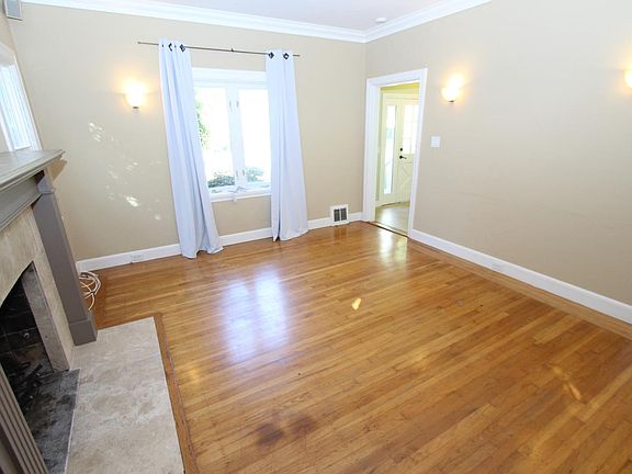 4th image of 1254 Oak St