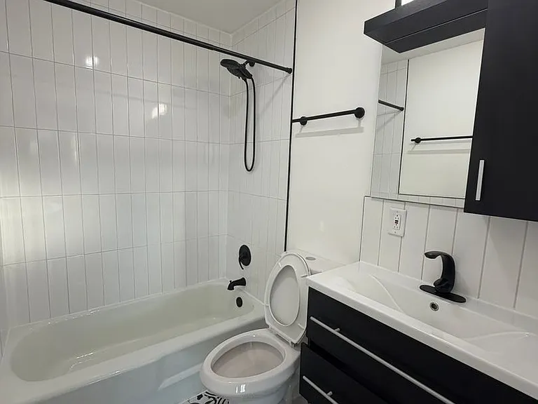 460 Hoxie Ave — Photo 11