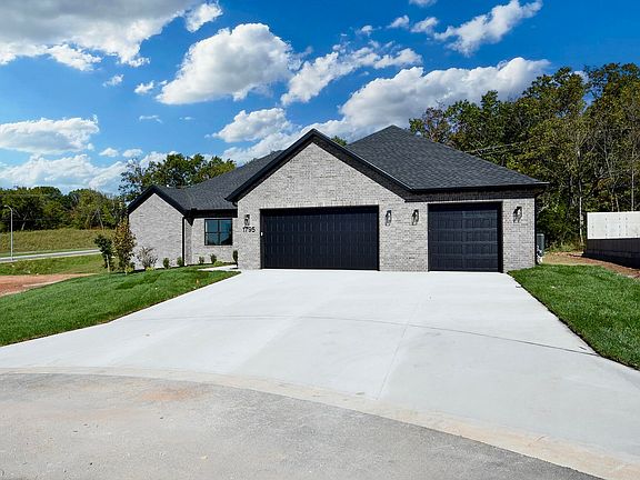 3rd image of 1795 W Gaslight Drive