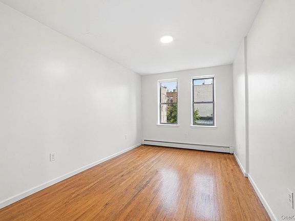 4th image of 425 Barbey Street