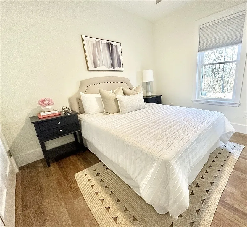 2 bed, 1.0 bath, 700 sqft, $2,850 — Photo 2