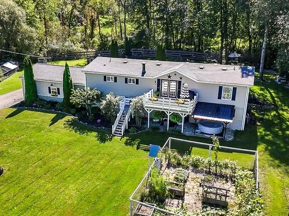 715 W Glass Rd, Ortonville, MI 48462