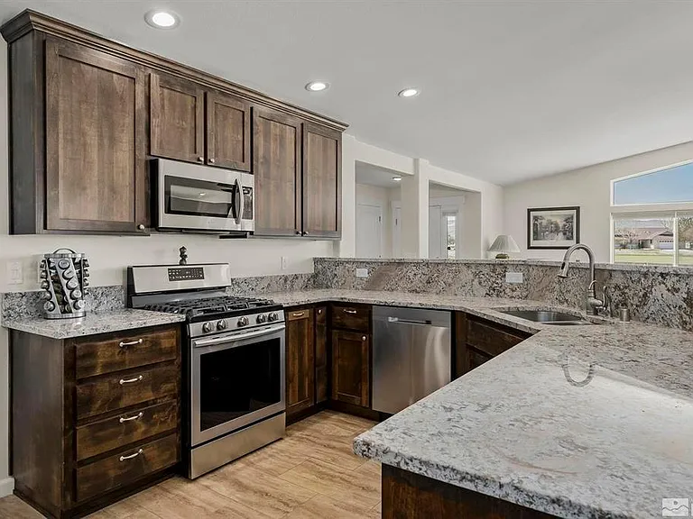 1212 Roland Ct — Photo 4
