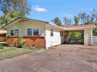 526 S Riverview Ave, Derby, KS 67037