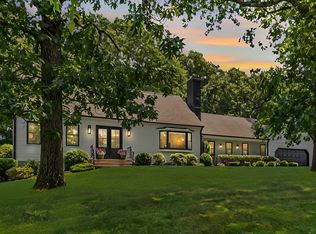 360 Pinewood Dr, Longmeadow, MA 01106