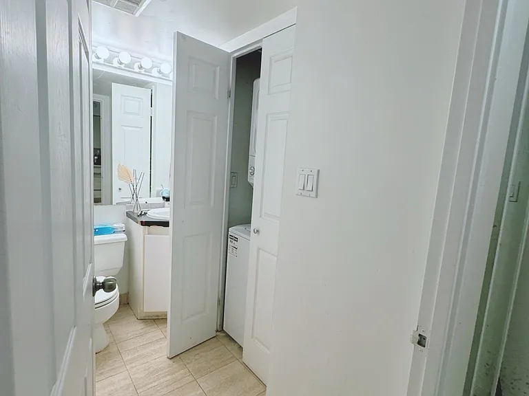 24 Wellesley St W #1512 — Photo 5