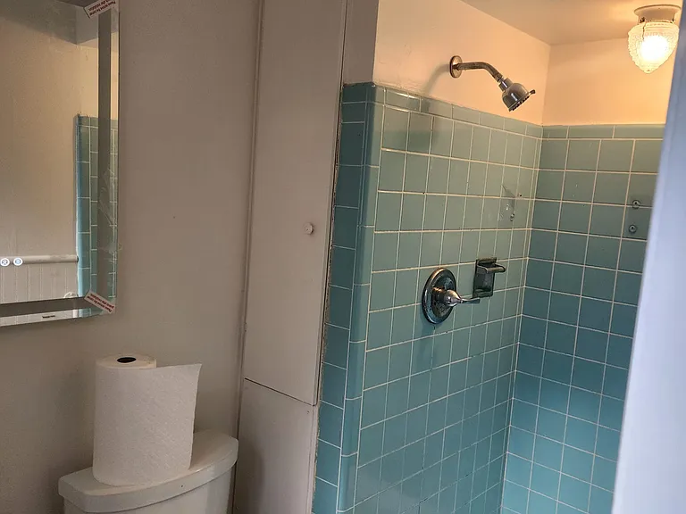 301 Douglas Dr — Photo 10