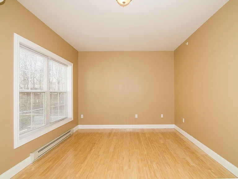 37 Verazzano Apartments — Photo 9