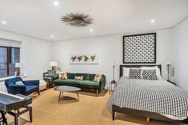 Sold by Bank Neary | media 6