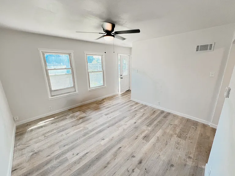 1719 Dewey St #1719 — Photo 10