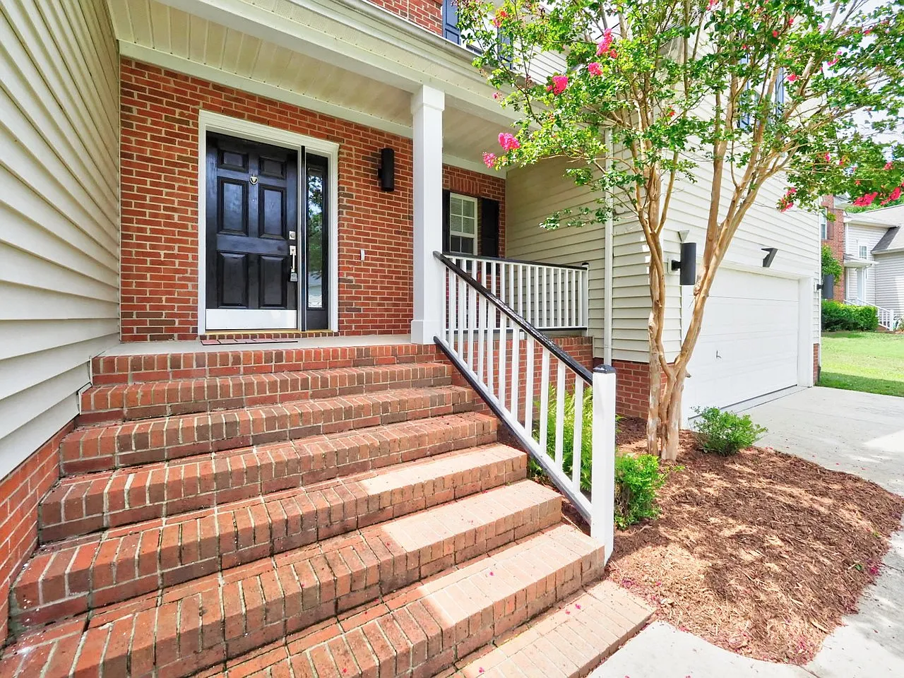 425 New Parkside Drive — Photo 3