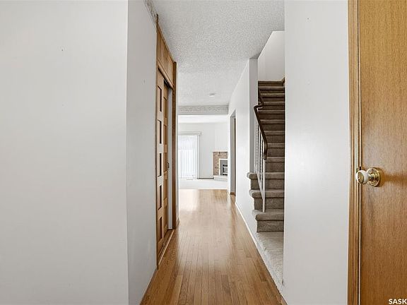 4th image of 246 Plainsview DRIVE