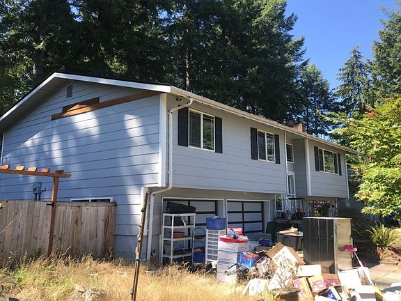 3rd image of 2704 Cambridge Dr