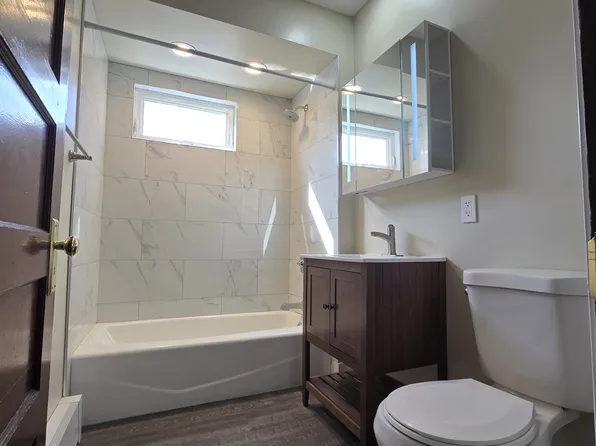 39 W School St #B, Westfield, MA 01085