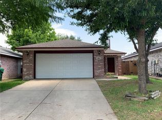 906 Savage Dr, Denton, TX 76207