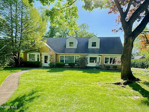 2nd image of 2806 Meadowwood Dr