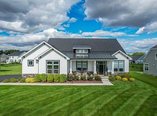 880 Hilldale Dr, Saint Charles, IL 60175