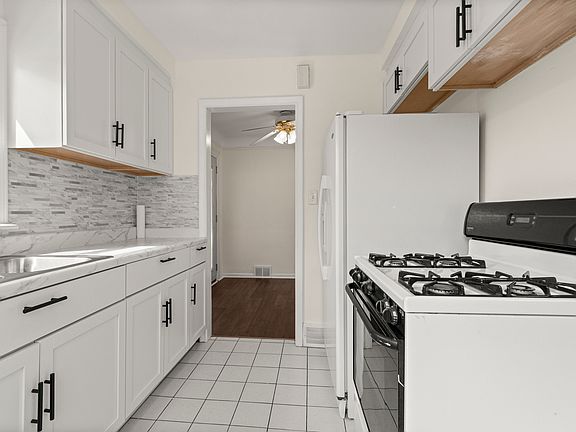 5th image of 15705 Champaign Rd