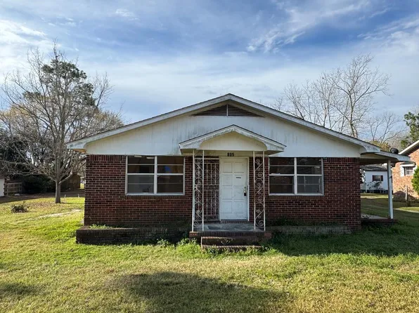 805 E 6th St, Ocilla, GA 31774