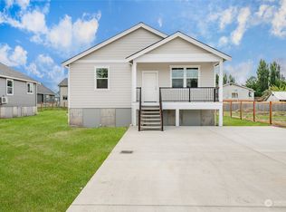 511 2nd St, Sumas, WA 98295