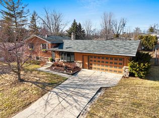 2112 Shamrock Ln, Green Bay, WI 54304