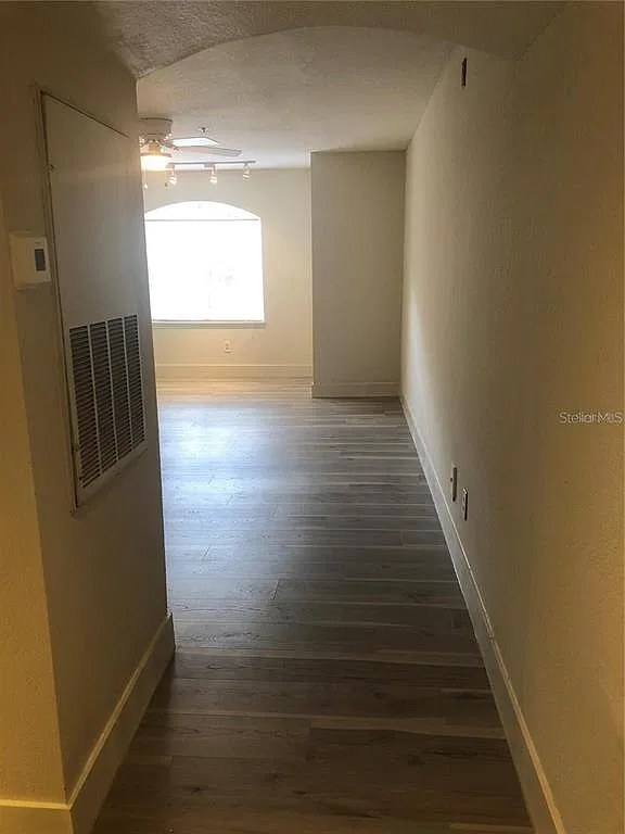 1 bed, 1.0 bath, 678 sqft, $1,350 — Photo 3