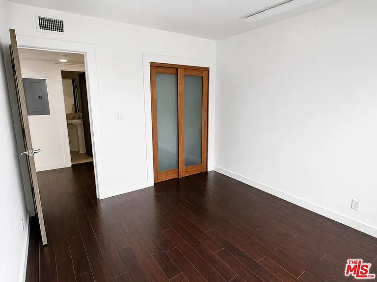 1525 N Hayworth Ave #107 — Photo 24