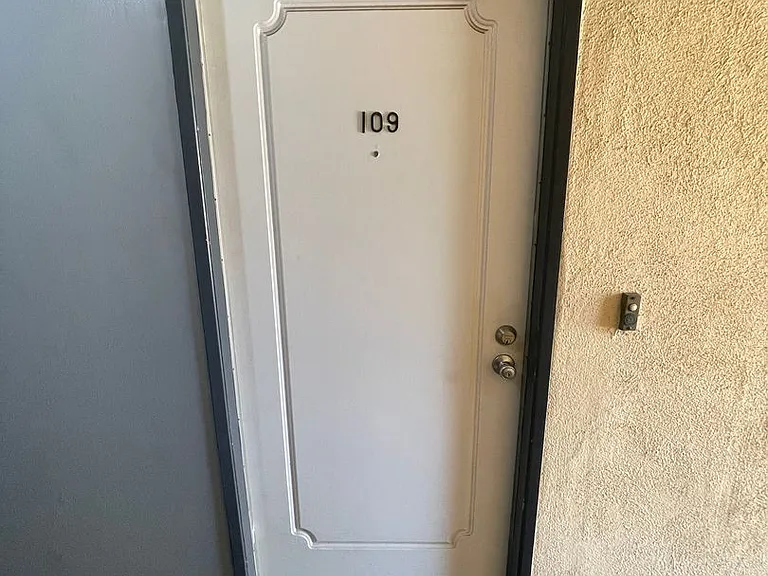 718 N Monterey St — Photo 19