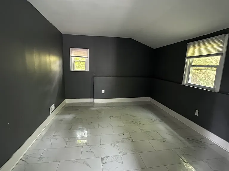 124 1st Ave — Photo 3