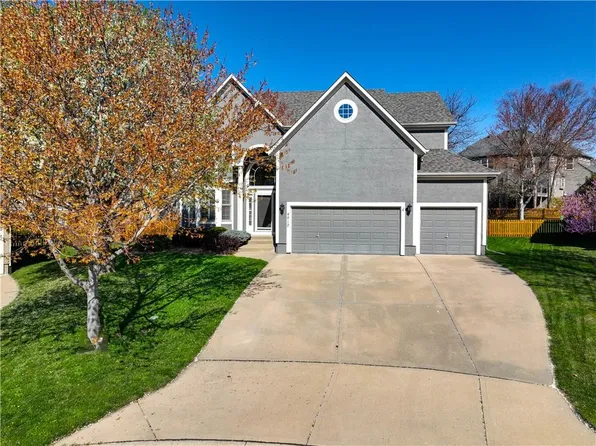 4812 W 158th Pl, Overland Park, KS 66224