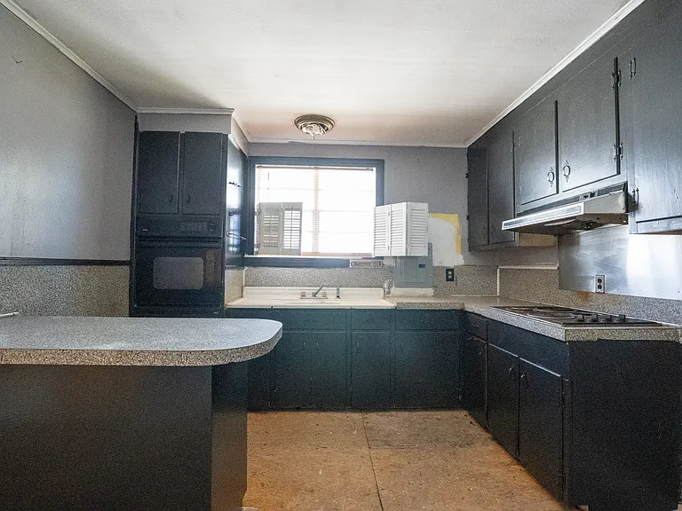 3948 Carlton St — Photo 7