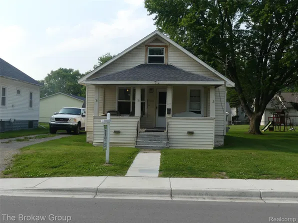 105 Butler St, Clio, MI 48420