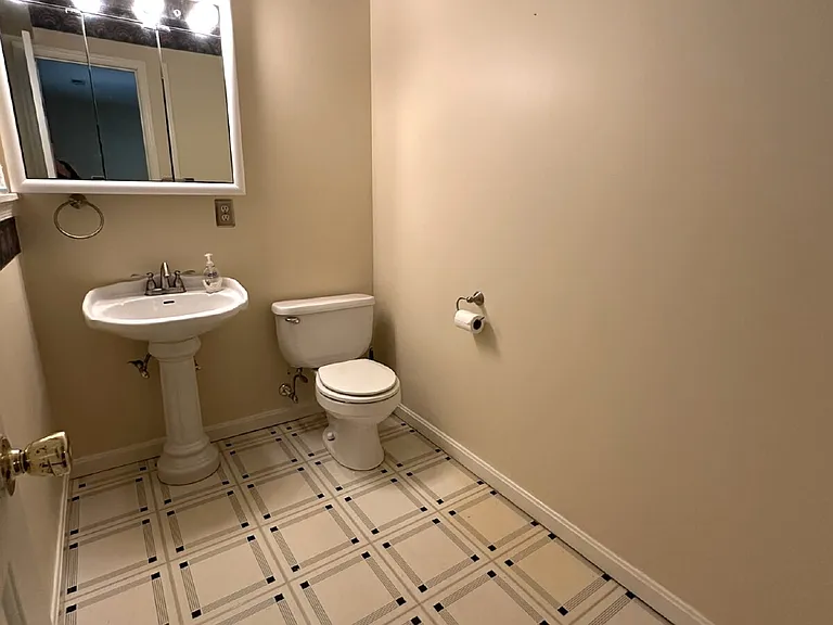656 Alpine Ln — Photo 18