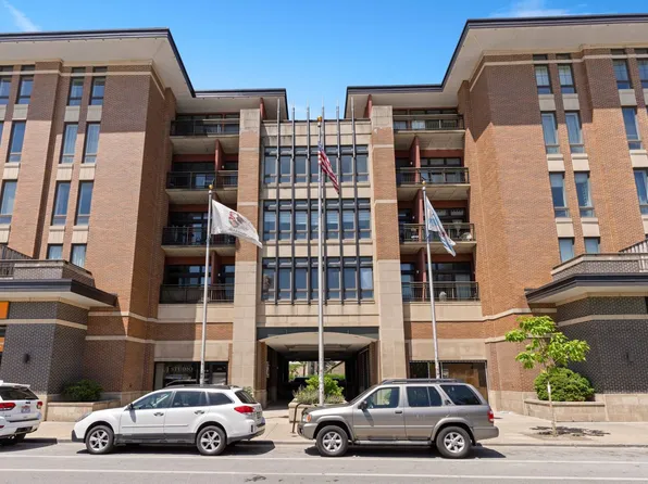 3450 S Halsted St Unit 402, Chicago, IL 60608