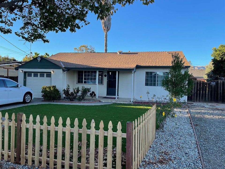 1st image of 13573 Highwood Dr