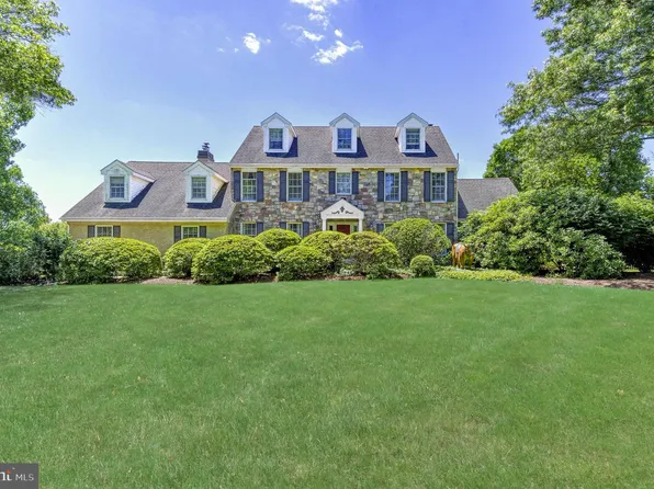 24 Meadow Ln, Pennington, NJ 08534
