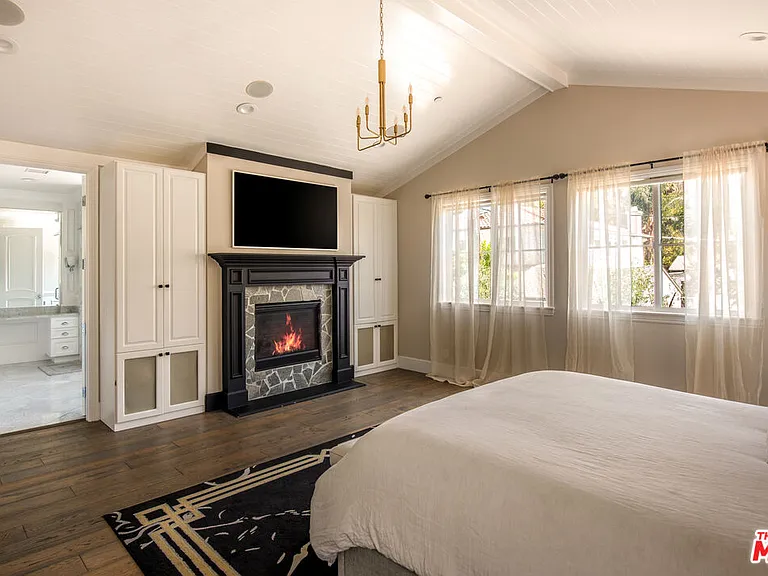 12142 Hollyglen Pl — Photo 21
