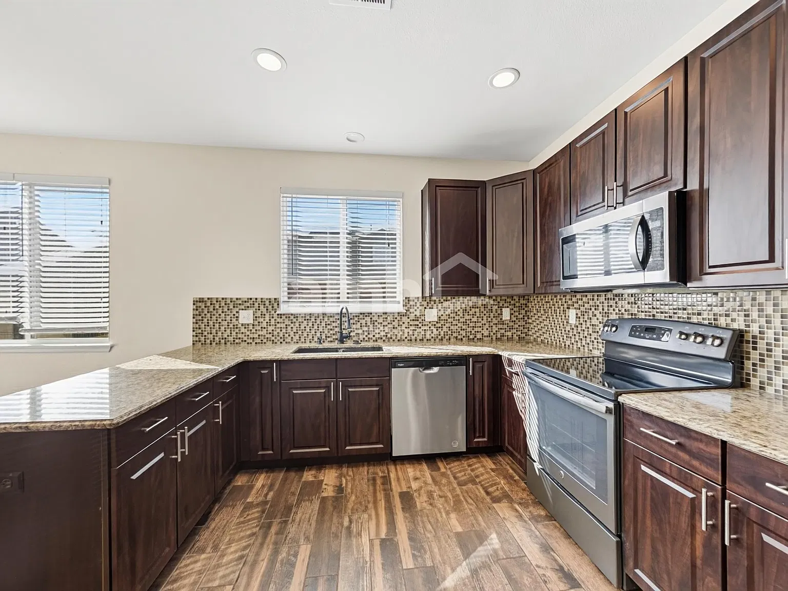 3 bed, 2.5 bath, 1628 sqft, $2,835 — Photo 3