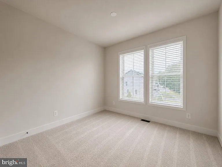 131 Sapphire St — Photo 34