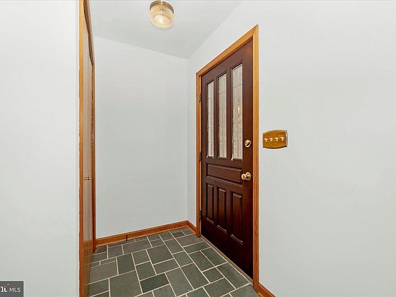 4th image of 8415 Crum Rd