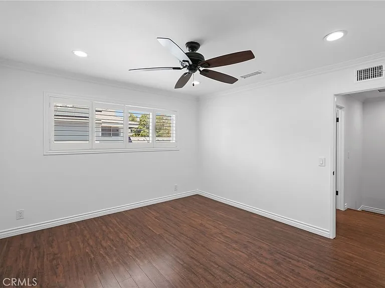 10811 Des Moines Ave — Photo 34