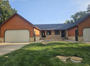 305 E Smith St, Hesston, KS 67062